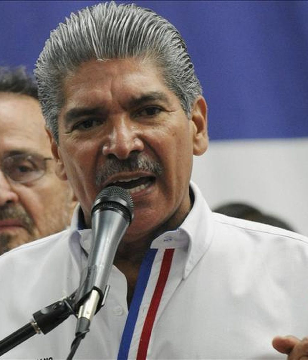 En capitales como San Salvador, la crisis financiera se ha traducido en una caída del presupuesto del 25 por ciento, explicó el alcalde de esa metrópoli, Norman Quijano. EFE/Archivo En capitales como San Salvador, la crisis financiera se ha traducido en una caída del presupuesto del 25 por ciento, explicó el alcalde de esa metrópoli, Norman Quijano. EFE/Archivo