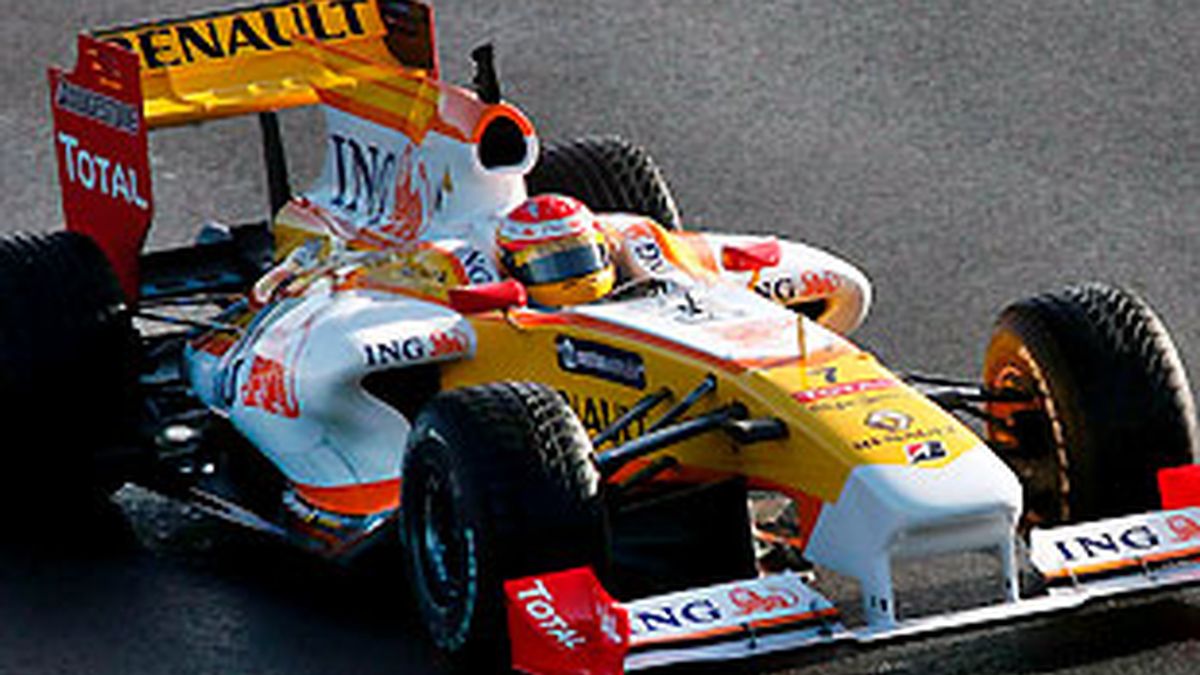 Fernando Alonso, durante los tests en Portimao. FOTO: Archivo.