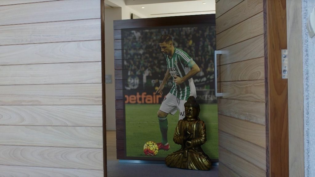 'Mi casa es la tuya': Hugo Salazar interpreta el himno del Betis para Joaquín Sánchez