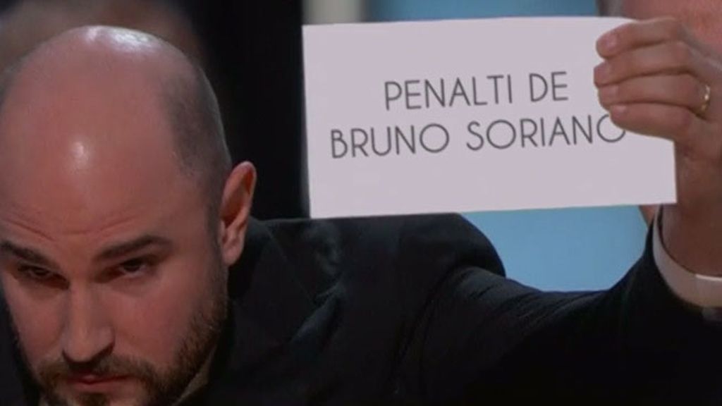 La versión futbolera del momentazo de los Oscar... con el penalti de Bruno en Villarreal