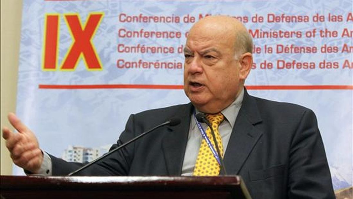 El secretario general de la OEA, José Miguel Insulza, habla durante la IX Conferencia de Ministros de Defensa de las Américas en Santa Cruz (Bolivia). Insulza confía en que los gobiernos de Costa Rica y Nicaragua celebren esta semana la reunión técnica y política que recomendó para resolver sus diferencias limítrofes. EFE