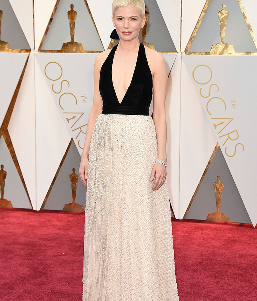 Michelle Williams con vestido escotado de Louis Vuitton