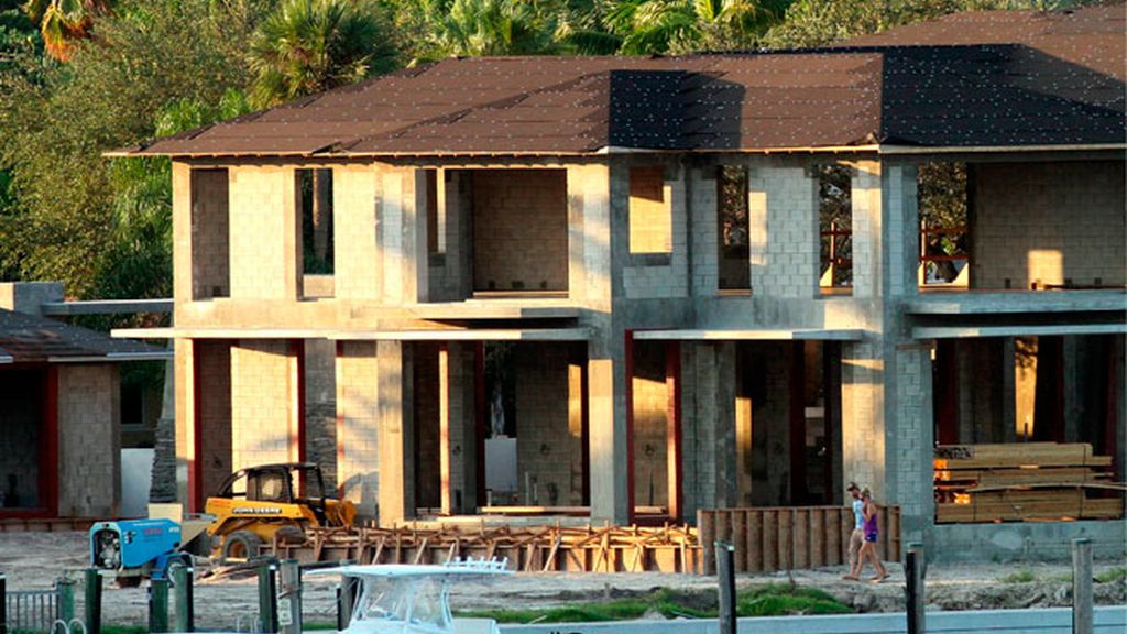 Enrique Iglesias y Anna Kournikova ejercen de capataces de su nuevo hogar de Miami