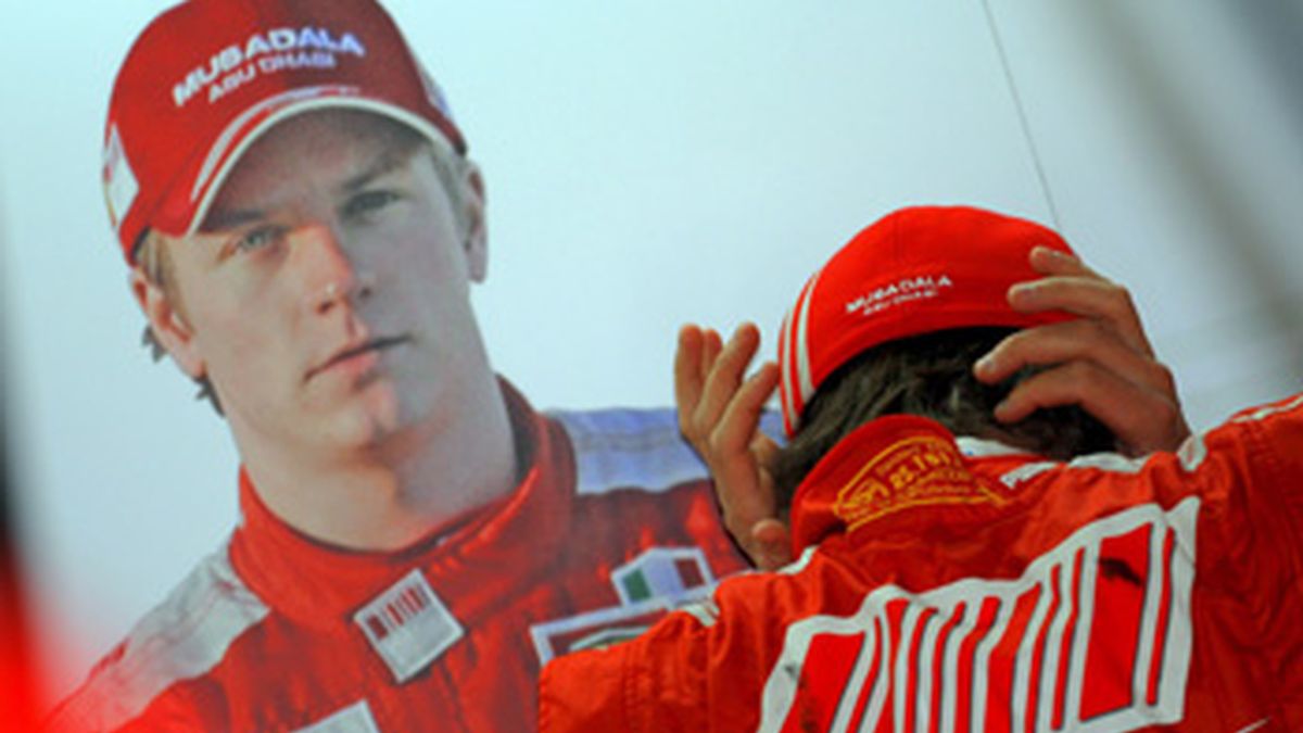 El pilóto finlandés de la Fórmula Uno Kimi Raikkonen, en el garaje de Ferrari. Foto: EFE.