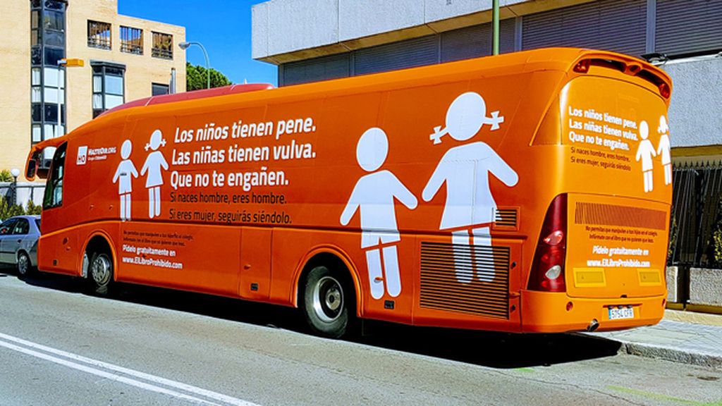 Un autobús en contra de los niños transexuales recorre Madrid
