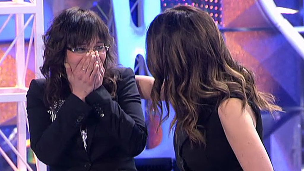 La cantante se convierte en cómplice de la historia de Eloy y Arantxa