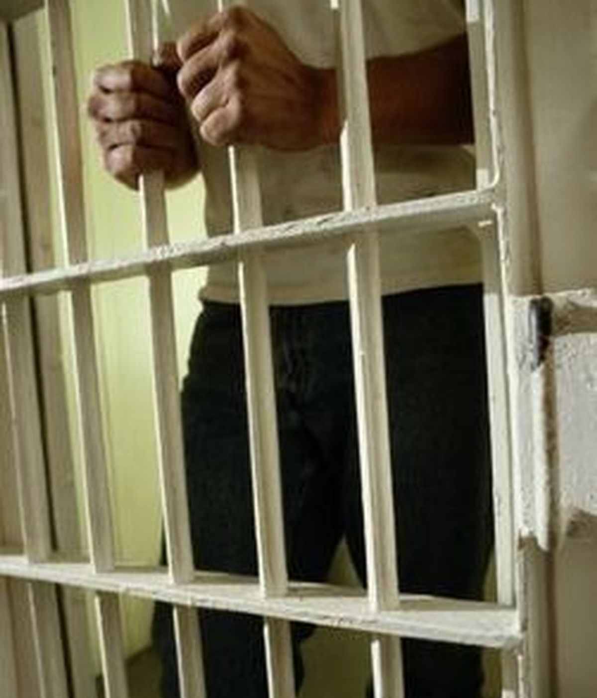 El prisionero holandés ha denunciado en una corte que no cabe en la celda. Foto archivo