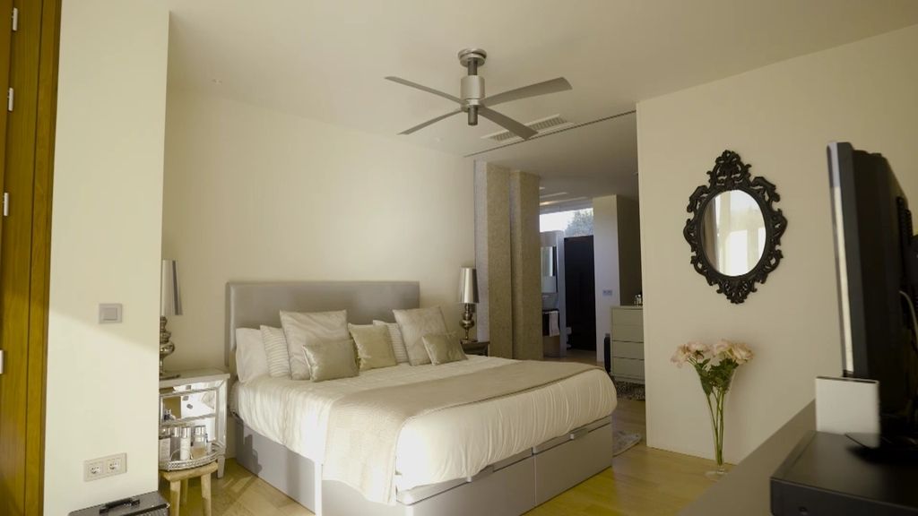 Un diseño muy moderno donde reina la humildad del futbolista