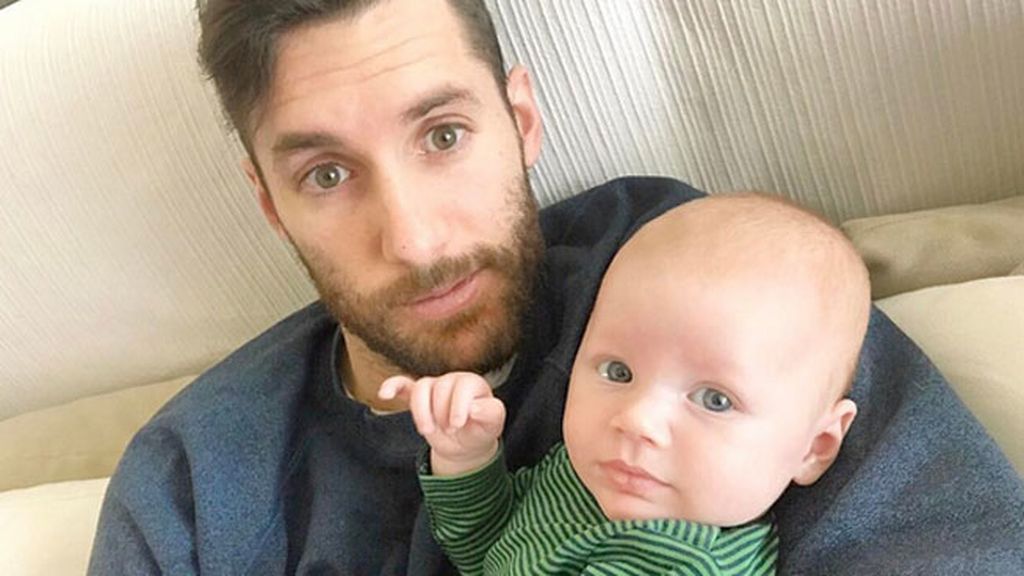 "Un ratito con papá antes del partido de hoy...😍😍😍", escribe Helen