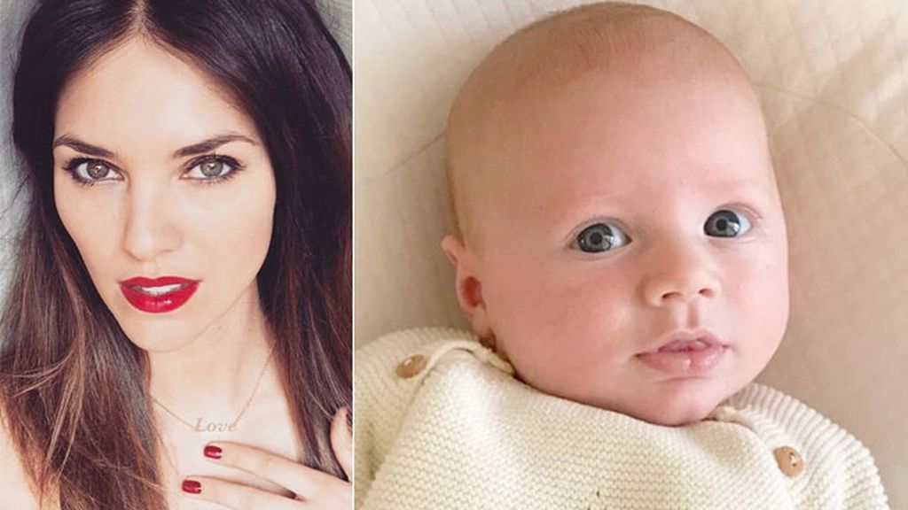 Helen dice: "Solo una mirada de mi pequeño hace que se me ilumine el día... 😍"