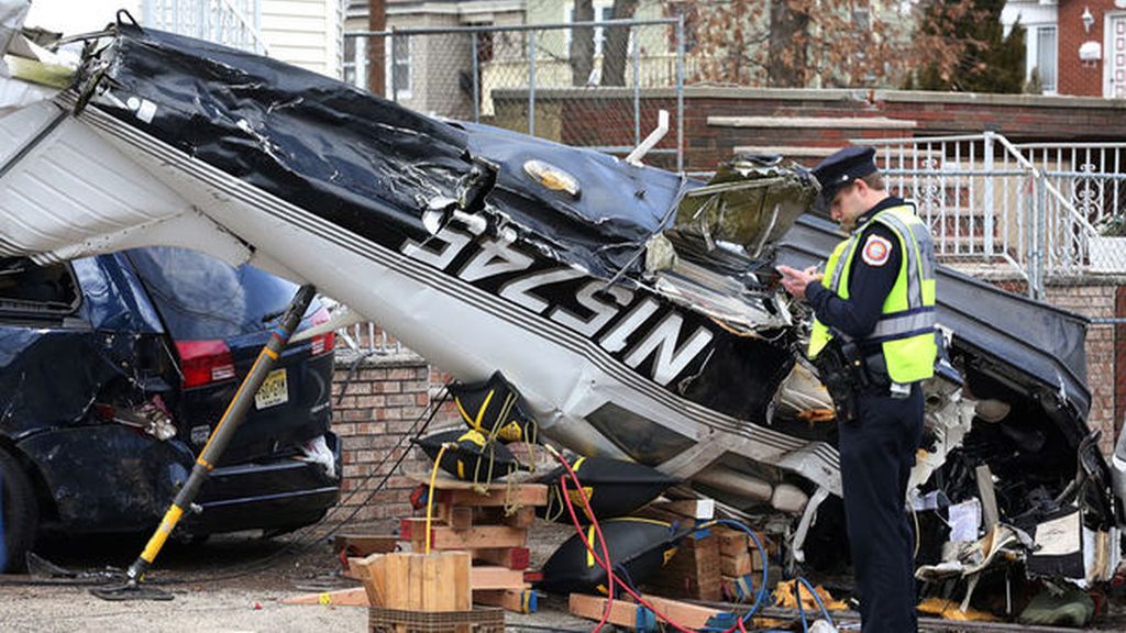 Una avioneta se estrella en una calle de Nueva Jersey