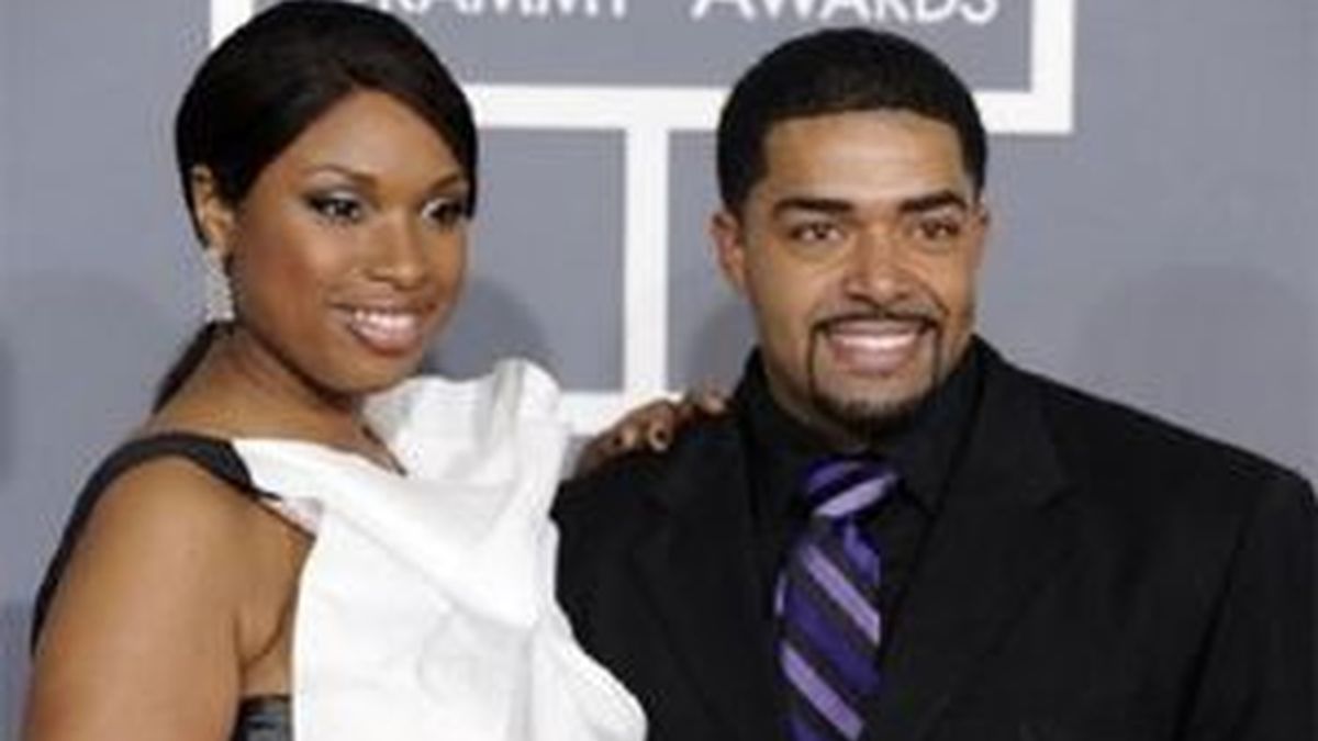 Jennifer Hundson con su marido en los Grammy 2009. Foto: AP