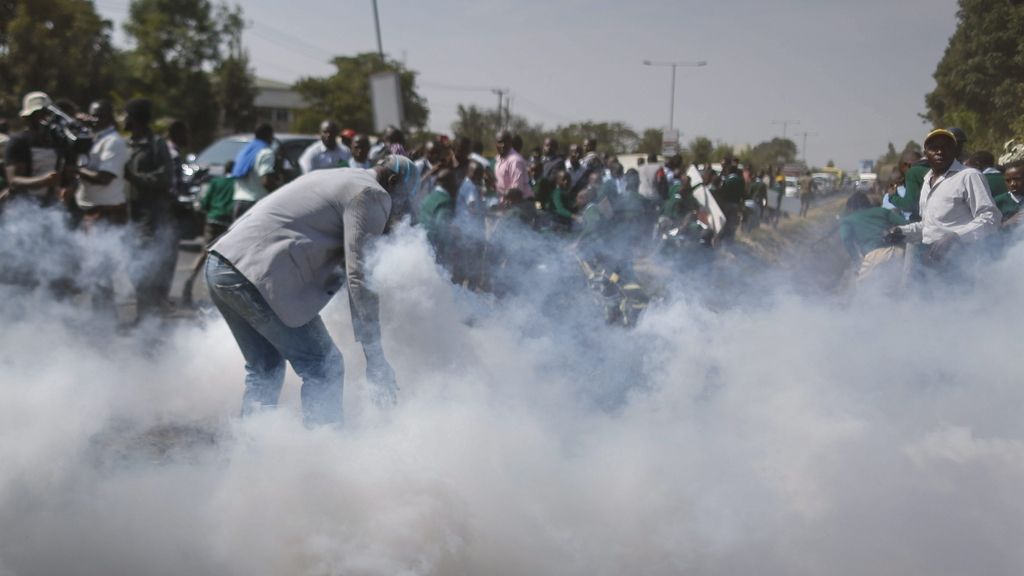 Gases lacrimógenos contra una protesta de niños en Kenia