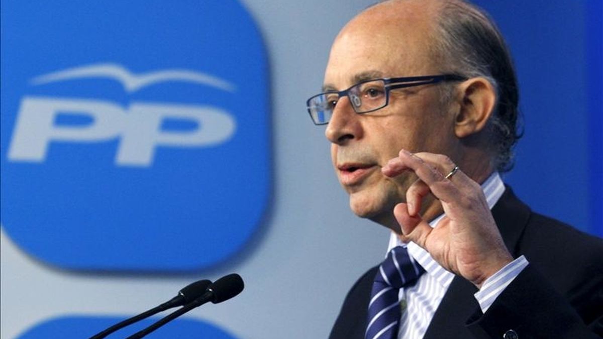 El responsable de Economía del PP, Cristóbal Montoro, durante la rueda de prensa que ofreció hoy en Madrid. EFE El responsable de Economía del PP, Cristóbal Montoro, durante la rueda de prensa que ofreció hoy en Madrid. EFE