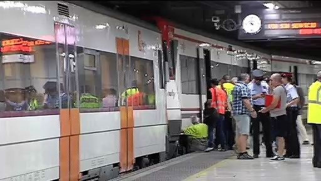 Una veintena de heridos leves tras chocar dos trenes en Sants