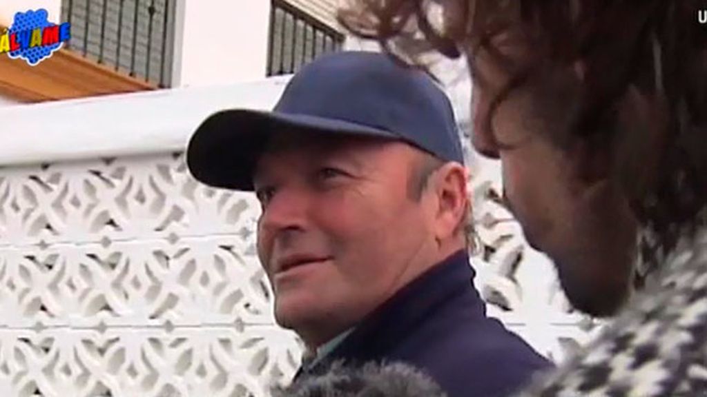 Amador Mohedano, con un look nuevo, guarda silencio ante las cámaras