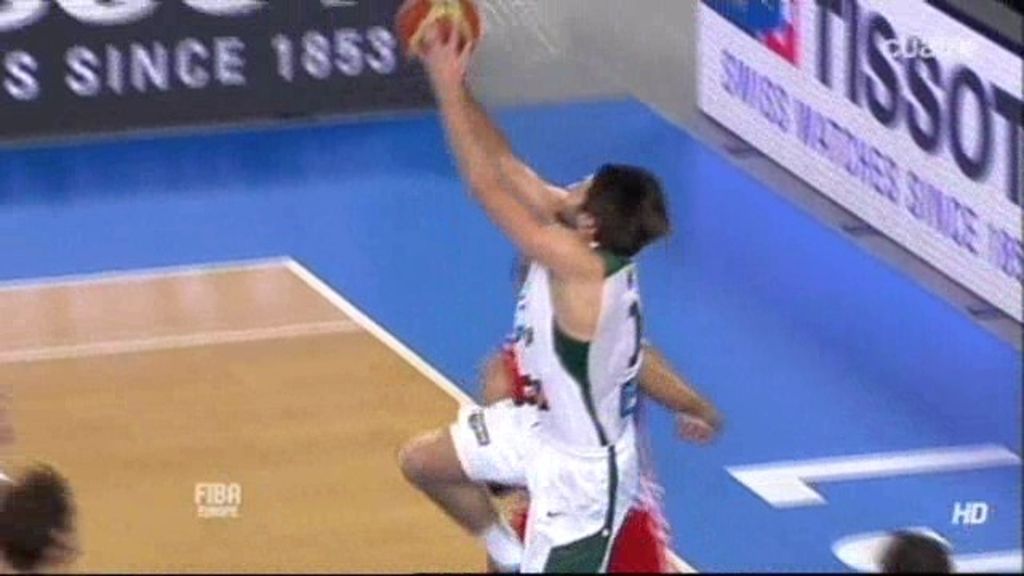 Kleiza marca la diferencia en la primera parte