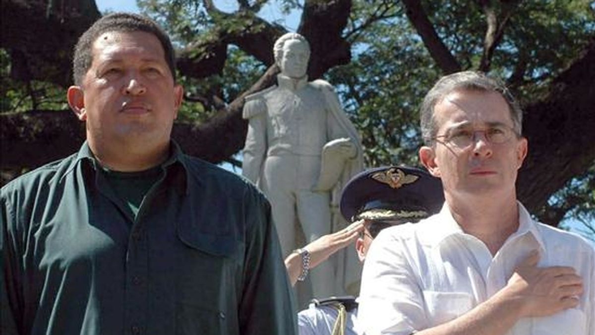 El cable asegura que, "en opinión de Uribe", el "mejor modo de contrarrestar" al presidente venezolano, Hugo Chávez, "sigue siendo la acción, incluida la militar". EFE/Archivo