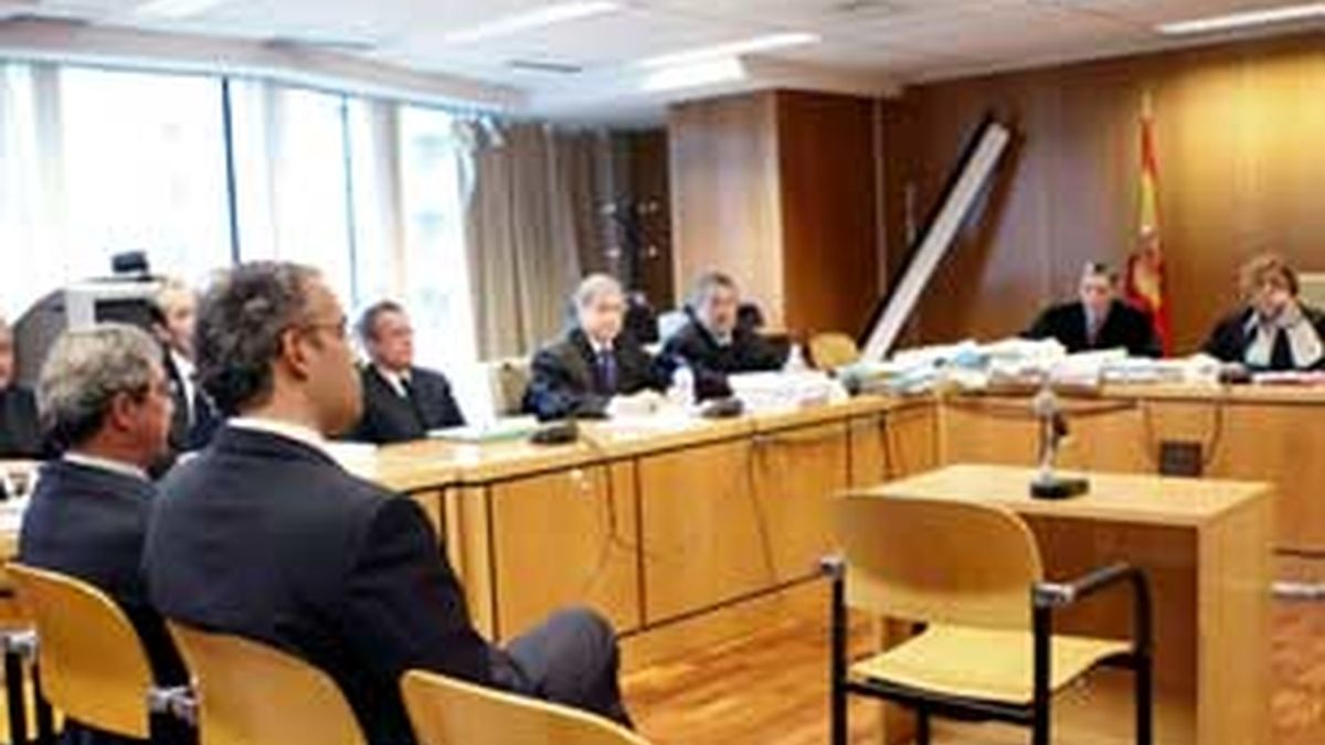 La defensa de Alierta pide sobreseimiento por prescripción en el juicio por el 'caso Tabacalera'. Vídeo: ATLAS La defensa de Alierta pide sobreseimiento por prescripción en el juicio por el 'caso Tabacalera'. Vídeo: ATLAS