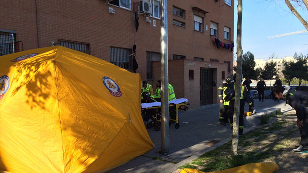 Herida muy grave una joven tras recibir cuatro puñaladas y caer por una ventana en Madrid