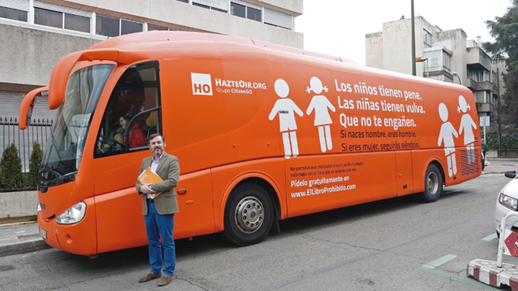 Madrid aparca el autobús tránsfobo de la ultracatólica Hazte Oír
