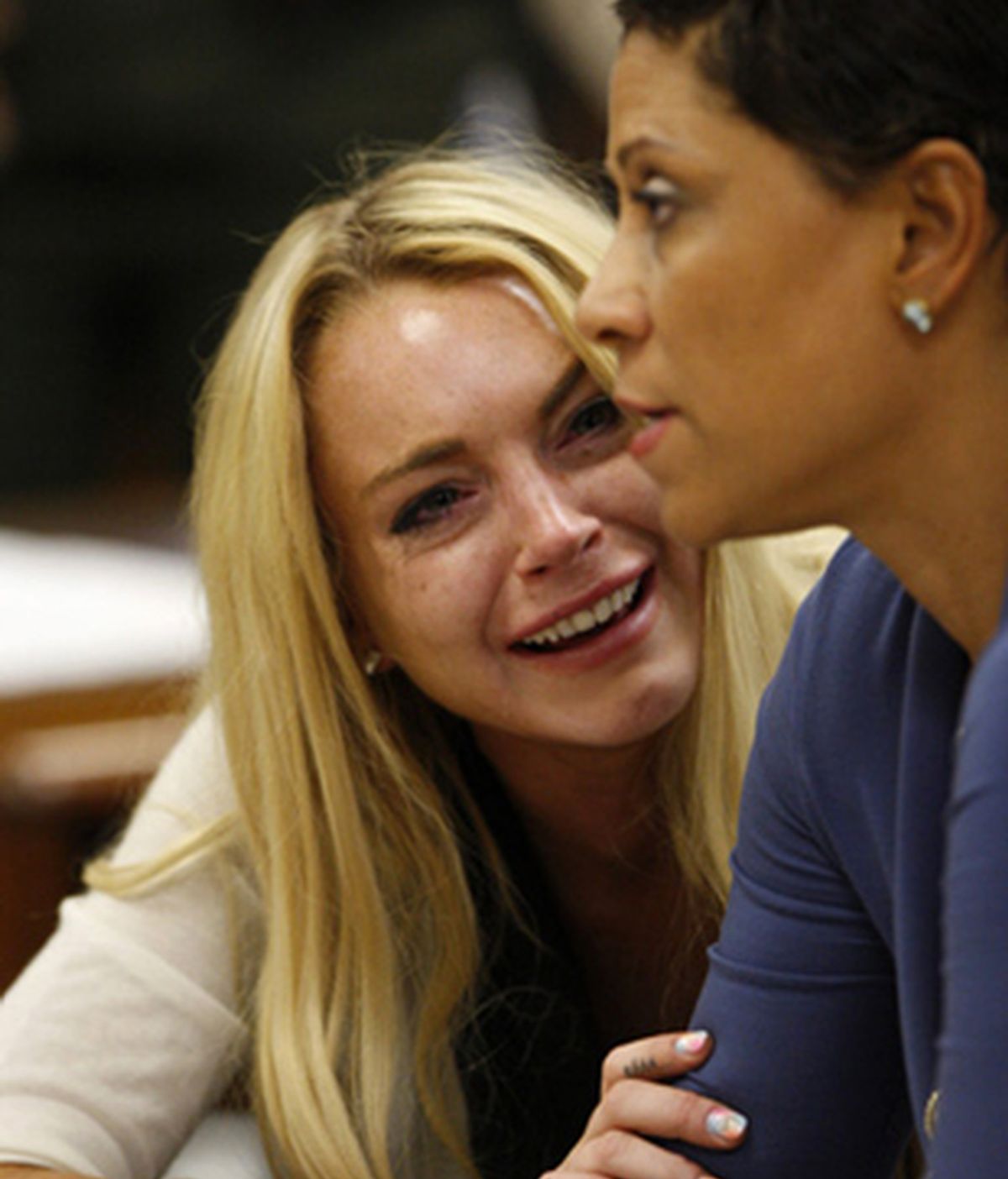 Lindsay Lohan junto a la abogada Shawn Chapman Holley, después de escuchar la sentencia. Foto EFE