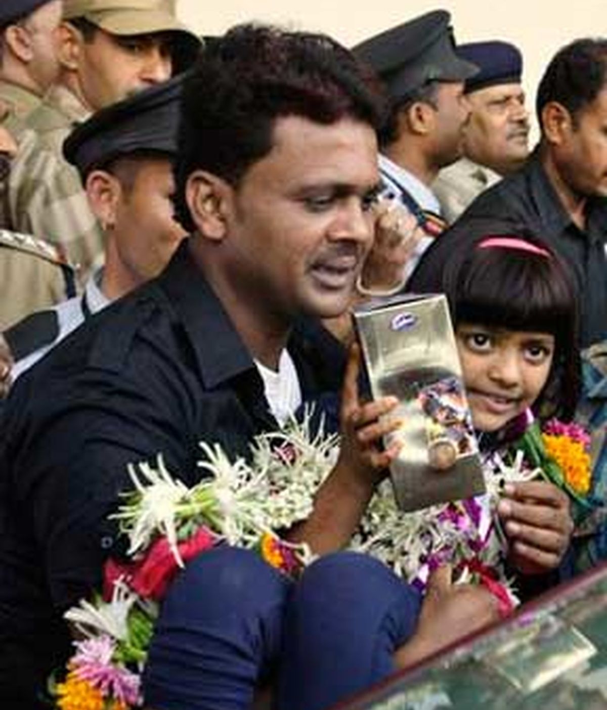 La Policía india dice que no tiene pruebas que sugieran que el padre de una de las niñas protagonistas de la película 'Slumdog Millionaire' intentara venderla a un jeque. Foto de archivo