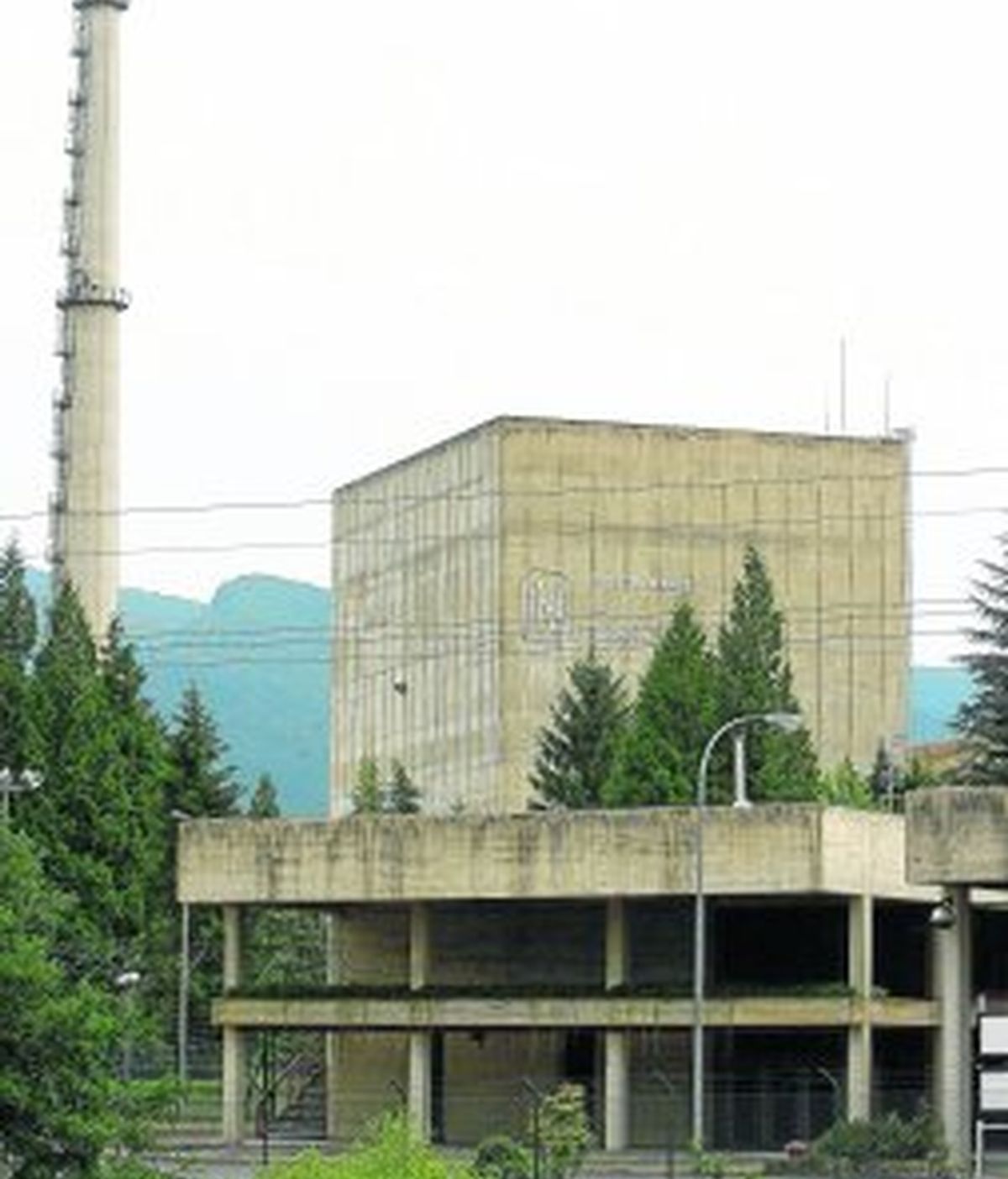 Imagen del exterior de la central nuclear de Garoña. Foto: EFE.