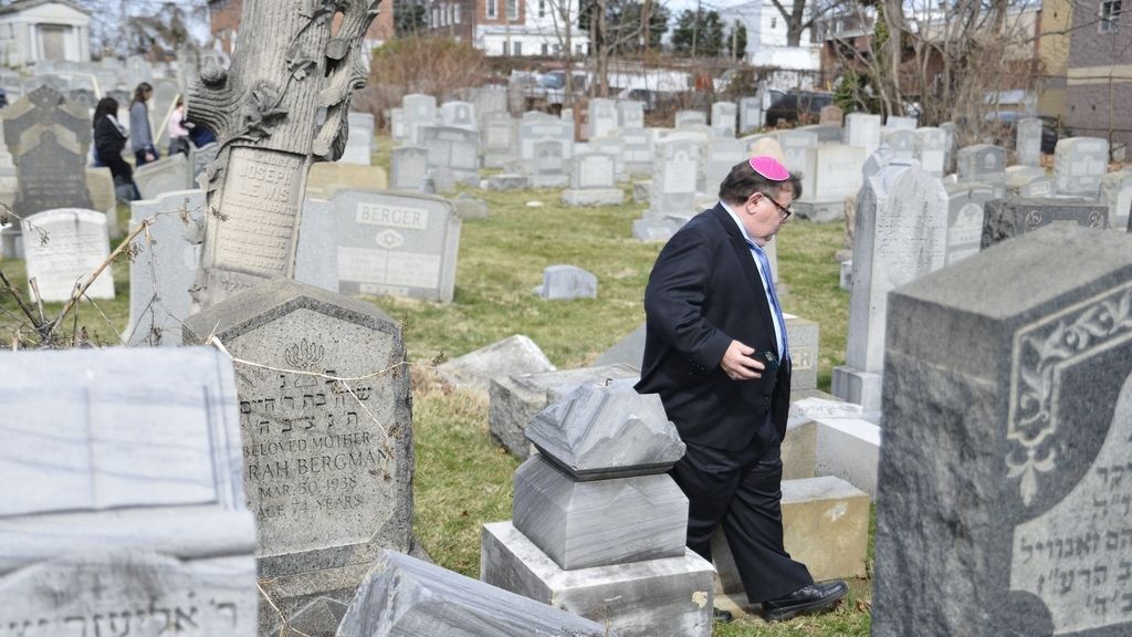 Investigan las profanaciones en cementerios judíos en EEUU