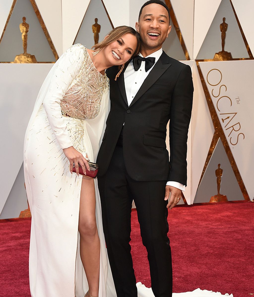 Chrissy Teigen y John Legend, ella de Zuhair Murad