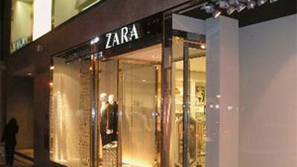 El sindicato ELA ha denunciado que el grupo ejerció "enormes presiones" para que se abrieran las tienda. Foto: EFE. El sindicato ELA ha denunciado que el grupo ejerció "enormes presiones" para que se abrieran las tienda. Foto: EFE.