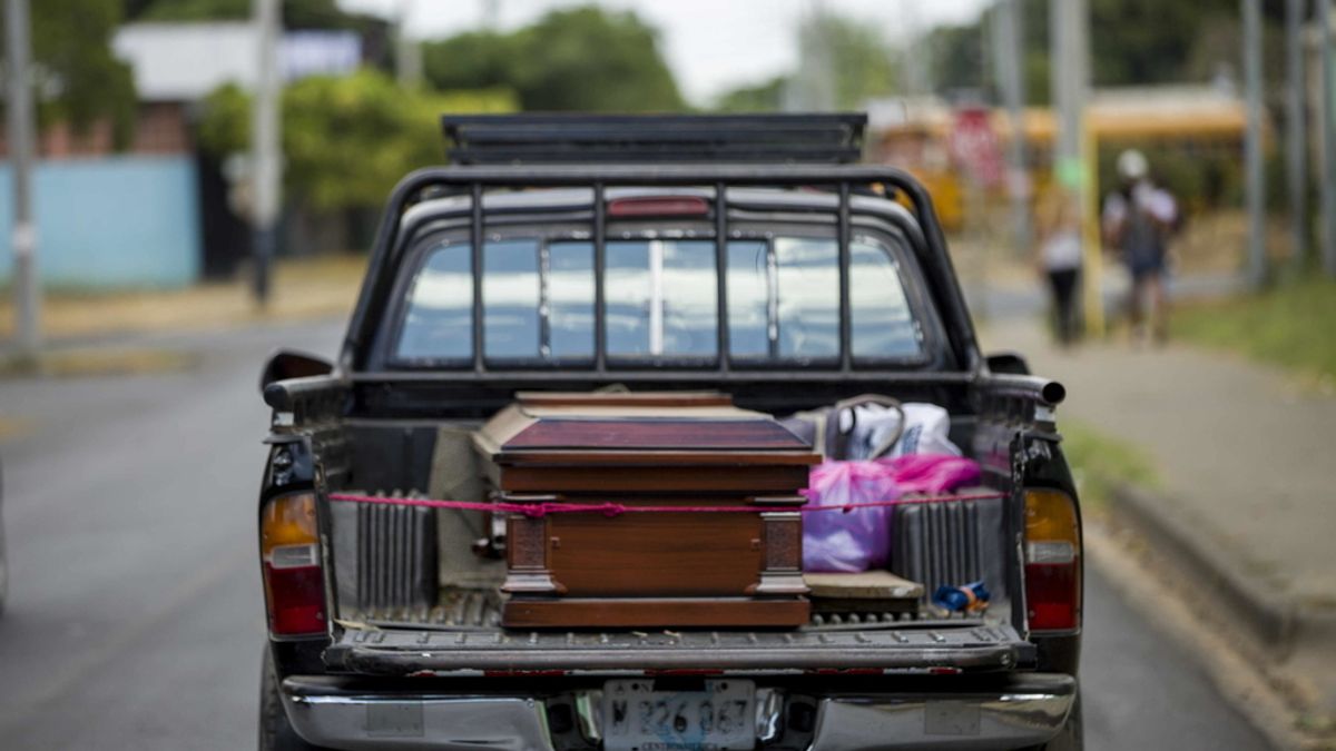 El ataúd de Vilma Trujillo, quemada viva en Nicaragua