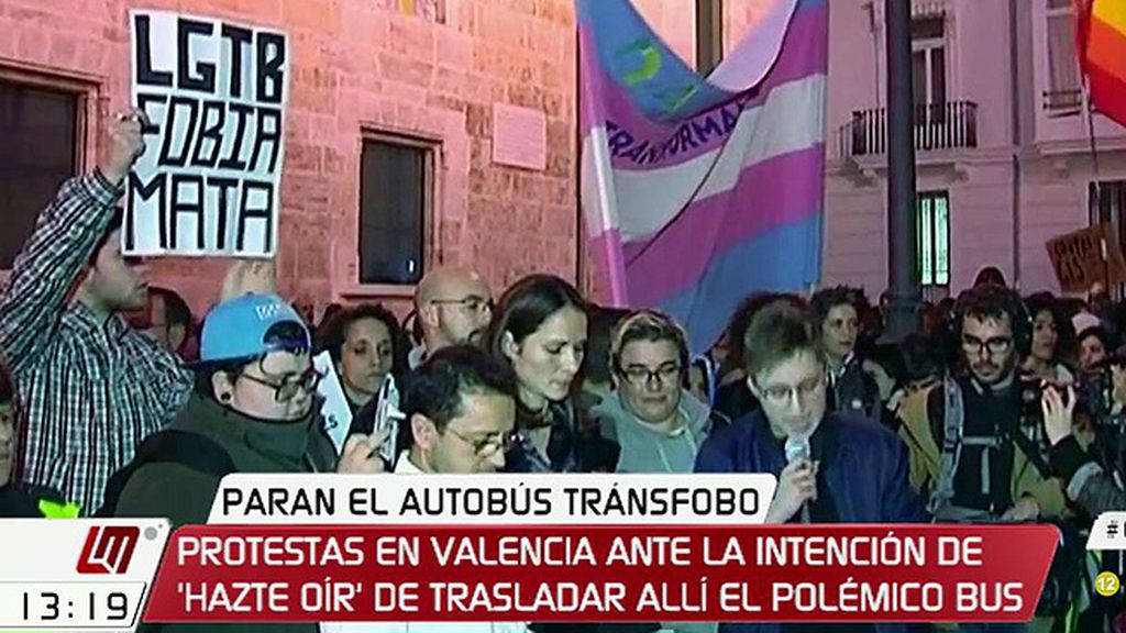Protestas en Valencia ante la intención de ‘Hazte Oír’ de trasladar el polémico autobús