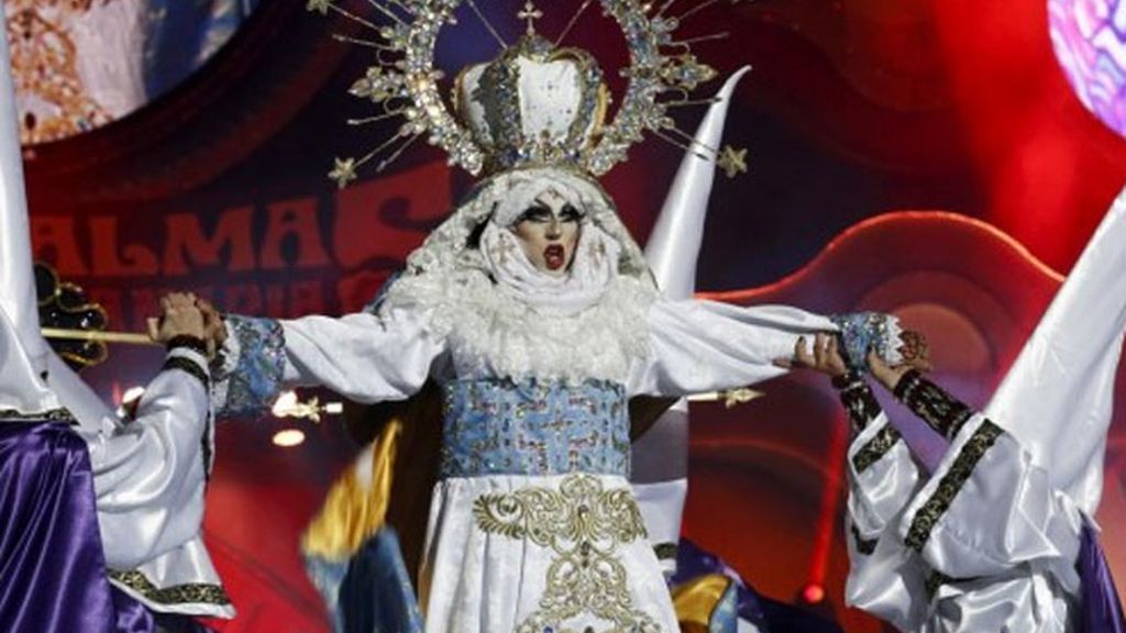 Borja Casillas la lía con su virgen en la gala 'Drag Queen' 2017