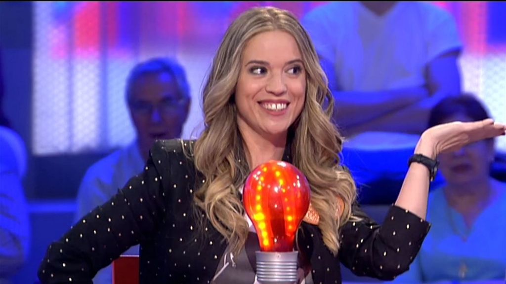 Cristina Lasvignes canta y baila "soy una taza, una tetera"