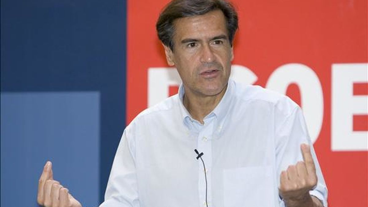 El número uno en las listas del PSOE al Parlamento europeo, Juan Fernando López Aguilar, durante su participación en un acto de la campaña electoral celebrado esta tarde en la capital mallorquina. EFE