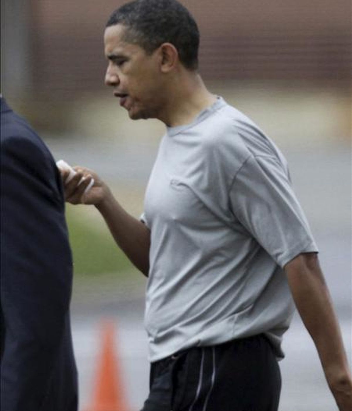 El presidente de Estados Unidos, Barack Obama, recibió 12 puntos de sutura como consecuencia de un golpe en el labio en un partido de baloncesto informal con un grupo de asesores y familiares, informó la Casa Blanca. EFE