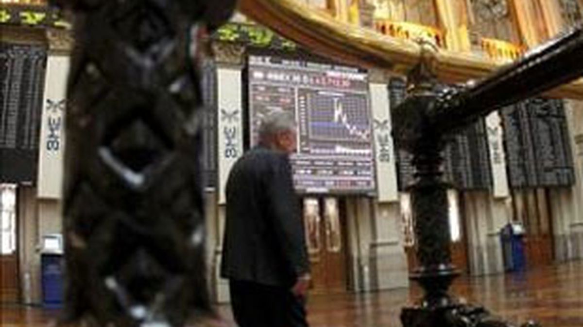 La Bolsa española sigue sin abandonar el signo negativo. Vídeo: Informativos Telecinco.