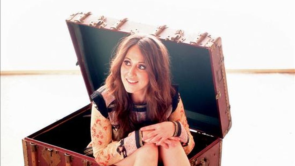 Fotografía cedida por Universal de la cantante y compositora Mai Meneses. Tras el éxito de "Retales de Carnaval", gracias a la canción "Tenía tanto que darte", el dúo formado por Kim Fanlo y Mai Meneses decidió disolverse, y ahora Mai Meneses habla con Efe del futuro del grupo Nena Daconte , ante la publicación de un nuevo trabajo, "Una mosca en el cristal". EFE