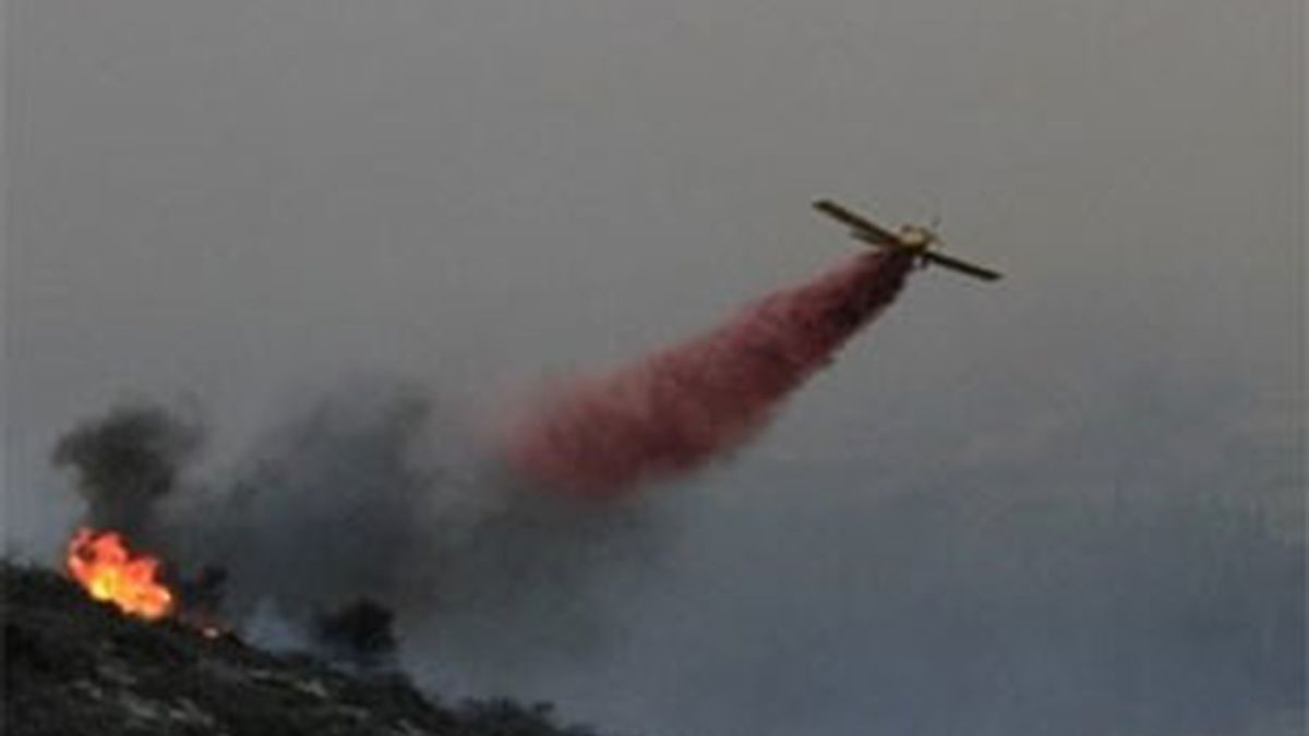 Algunos medios dicen que el incendio es el mayor de los registrados en los últimos años en el país. Vídeo: Informativos Telecinco.