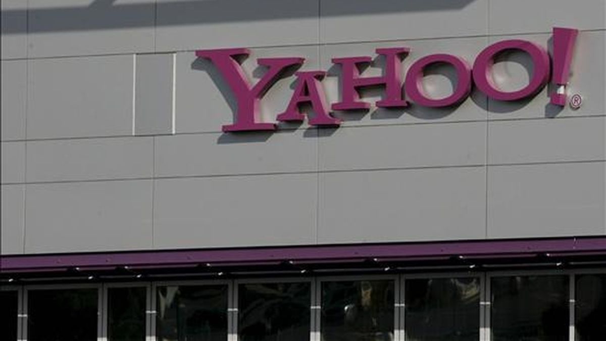 El portal de Internet Yahoo comunicó hoy una caída de su facturación y beneficio neto del 13 por ciento y del 78 por ciento, respectivamente, en el primer trimestre de 2009 y anunció que recortará su plantilla mundial en un 5 por ciento. EFE/Archivo