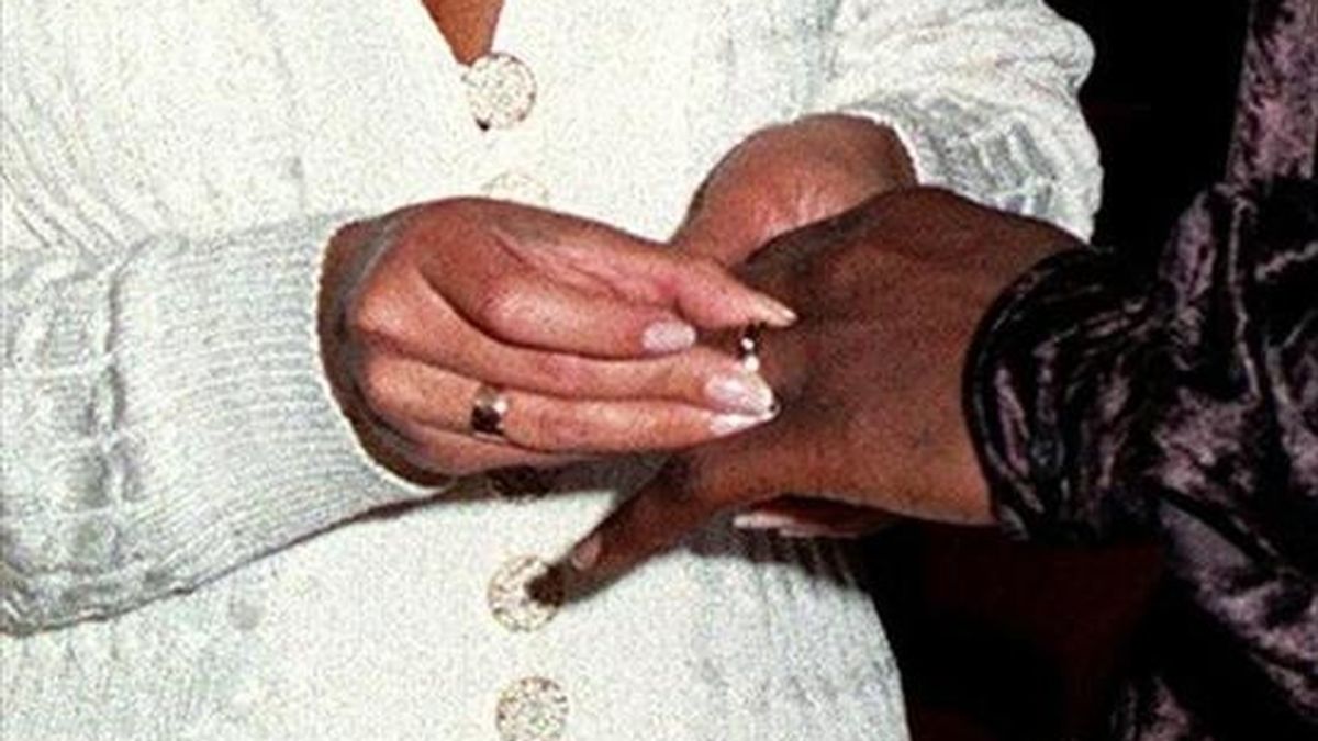 Uno de cada seis españoles se casa con un extranjero. EFE/Archivo