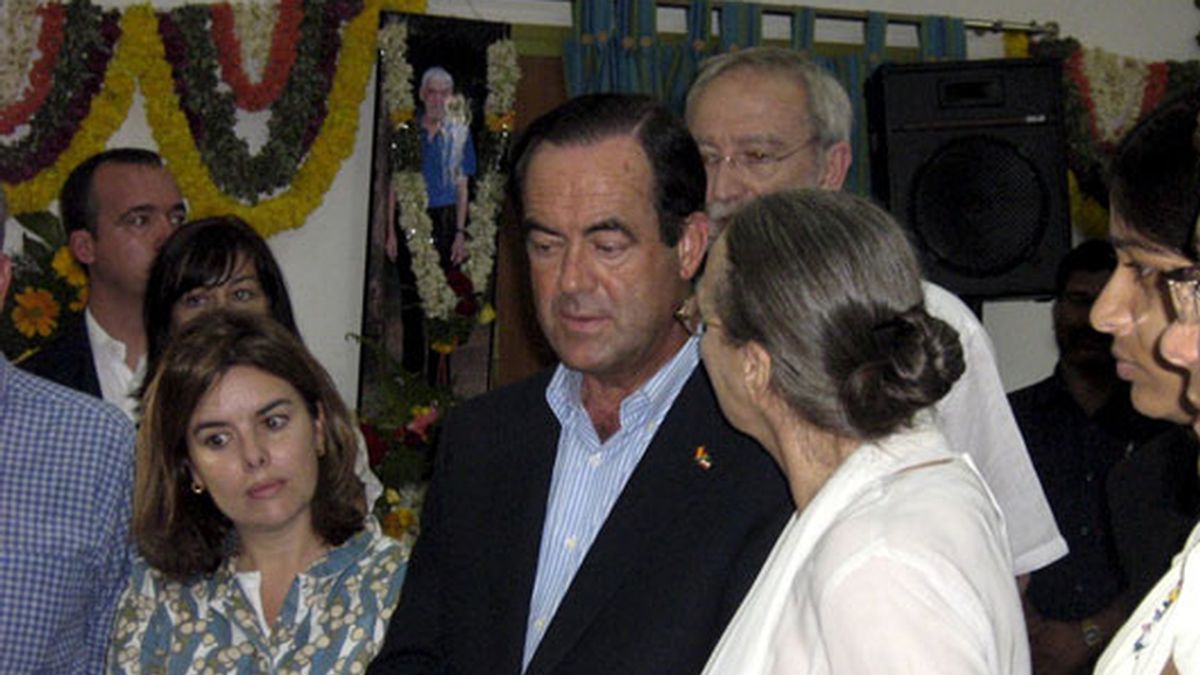Las autoridades españolas han viajado a la India para dar el último adiós a Vicente Ferrer. Vídeo: Atlas