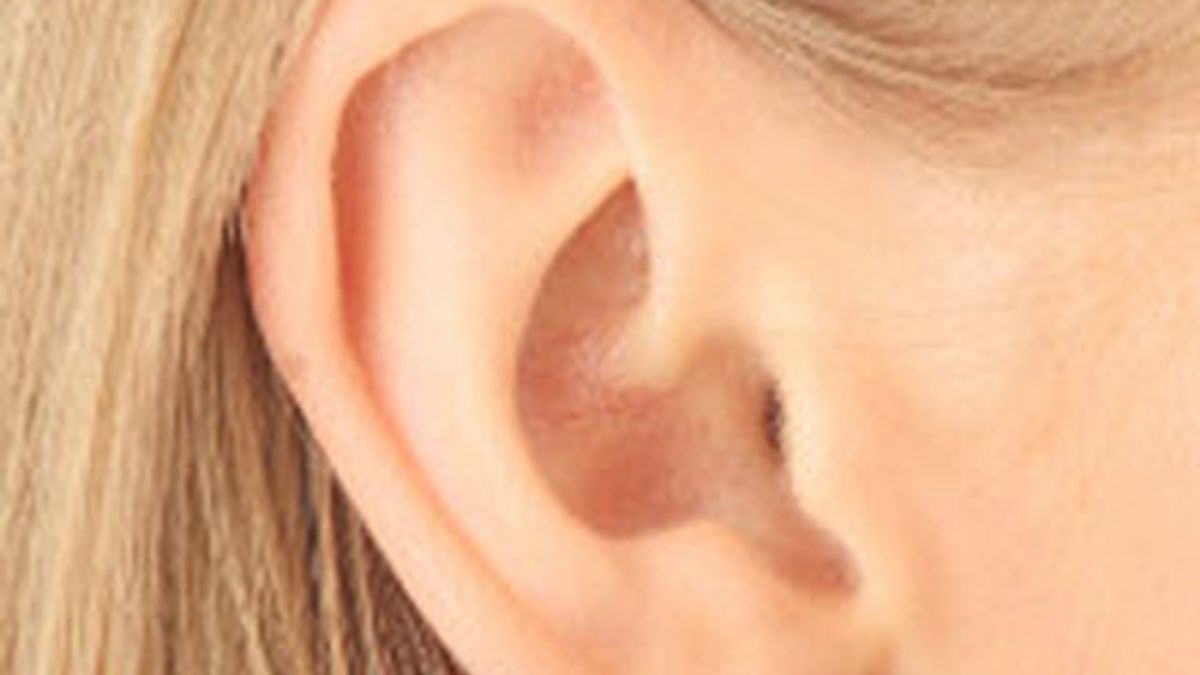Un estudio de científicos italianos ha revelado que el escuchar con uno u otro oído condiciona la reacción de las personas.