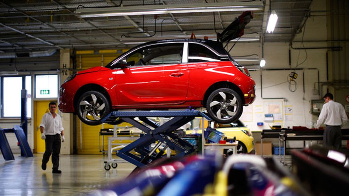 PSA cierra un acuerdo para comprar Opel a General Motors