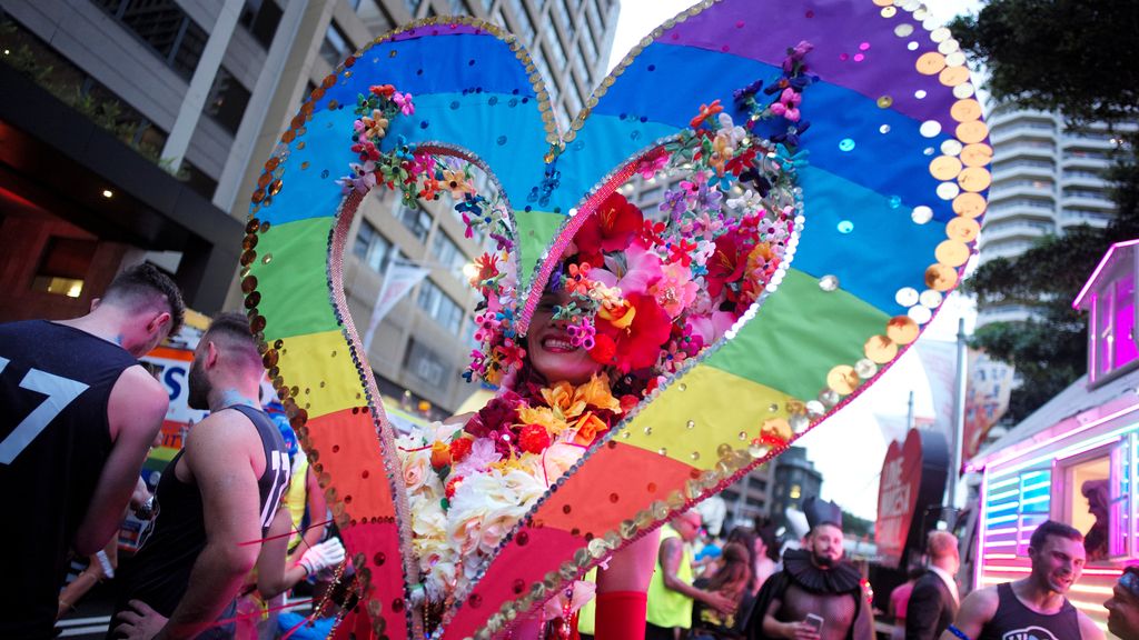 Miles de personas participan en un Mardi Gras por la igualdad y la tolerancia