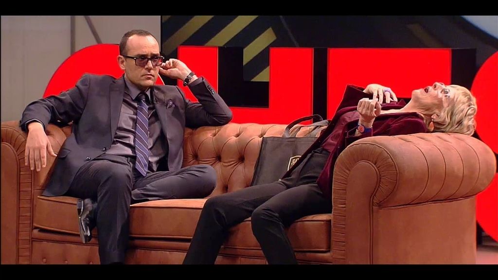 Risto se queda ojiplático con las posturitas de 'La Milá'