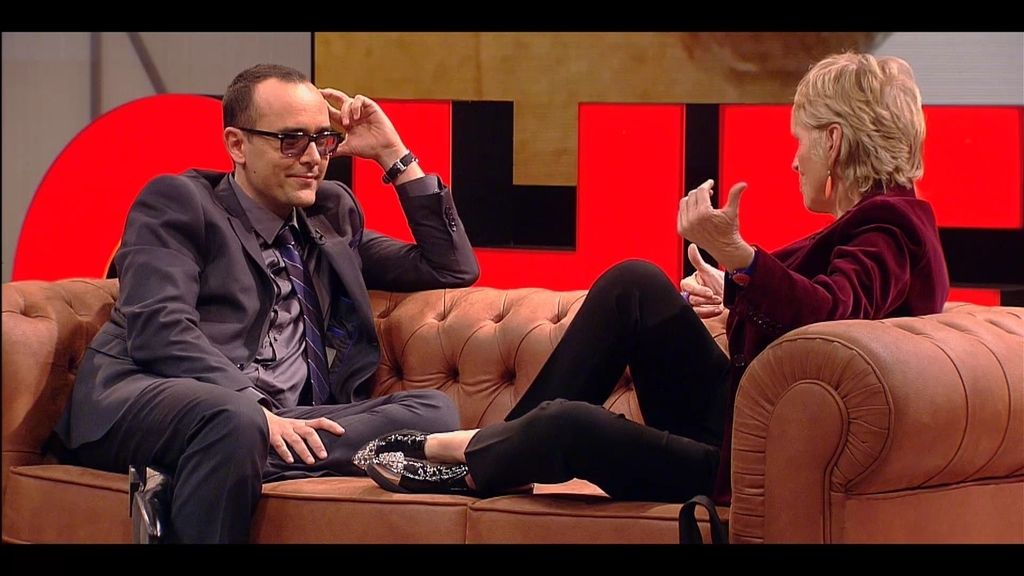 Risto se queda ojiplático con las posturitas de 'La Milá'