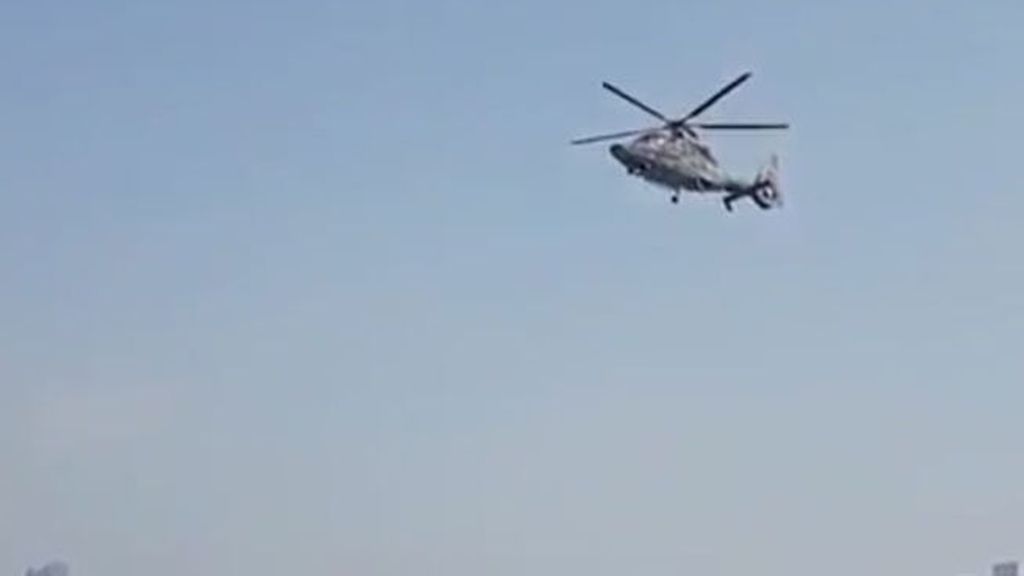 ¿Flota este helicóptero en el aire?