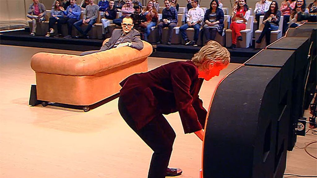 Risto se queda ojiplático con las posturitas de 'La Milá'